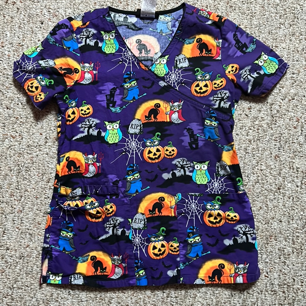 Cherokee scrub top